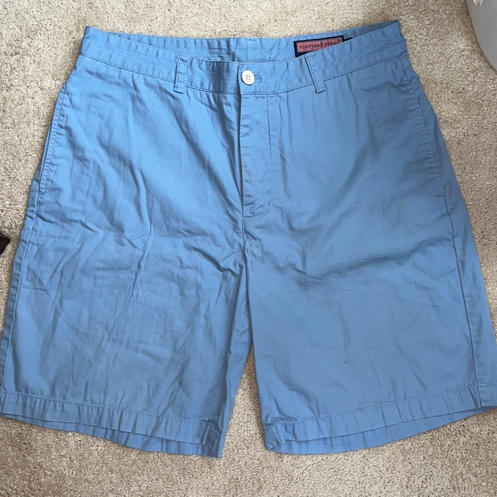 Vineyard Vines Light Blue Khaki Shorts. Size: 33. In Good Condition.